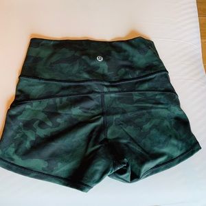 Lululemon in movement short